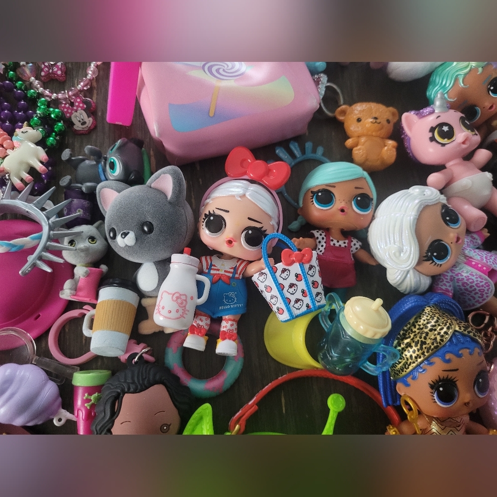 120+ Piece Girls Bundle Toys, L.O.L, Hello Kitty, Cinnamoroll, Magic Pixiling - Picture 3 of 12